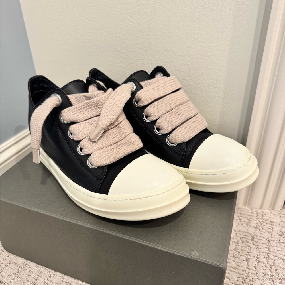 RICK OWENS FW24 PORTERVILLE JUMBO LACED PADDED LOW SNEAKS IN BLACK/MILK/MILK PEA
